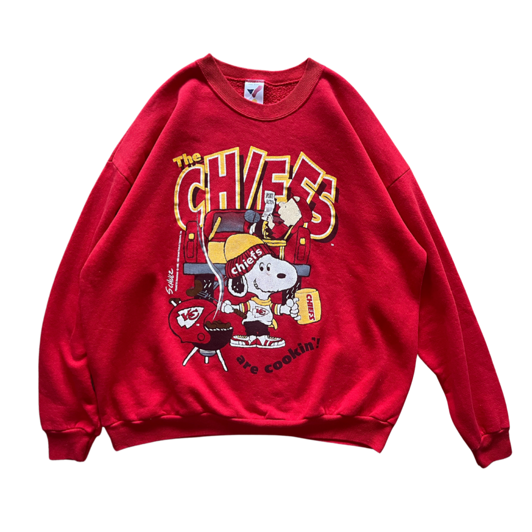 WESTSIDE STOREY VINTAGE | VINTAGE 90S SNOOPY COOKIN KC CHIEFS SWEATSHIRT- RED - Westside Storey