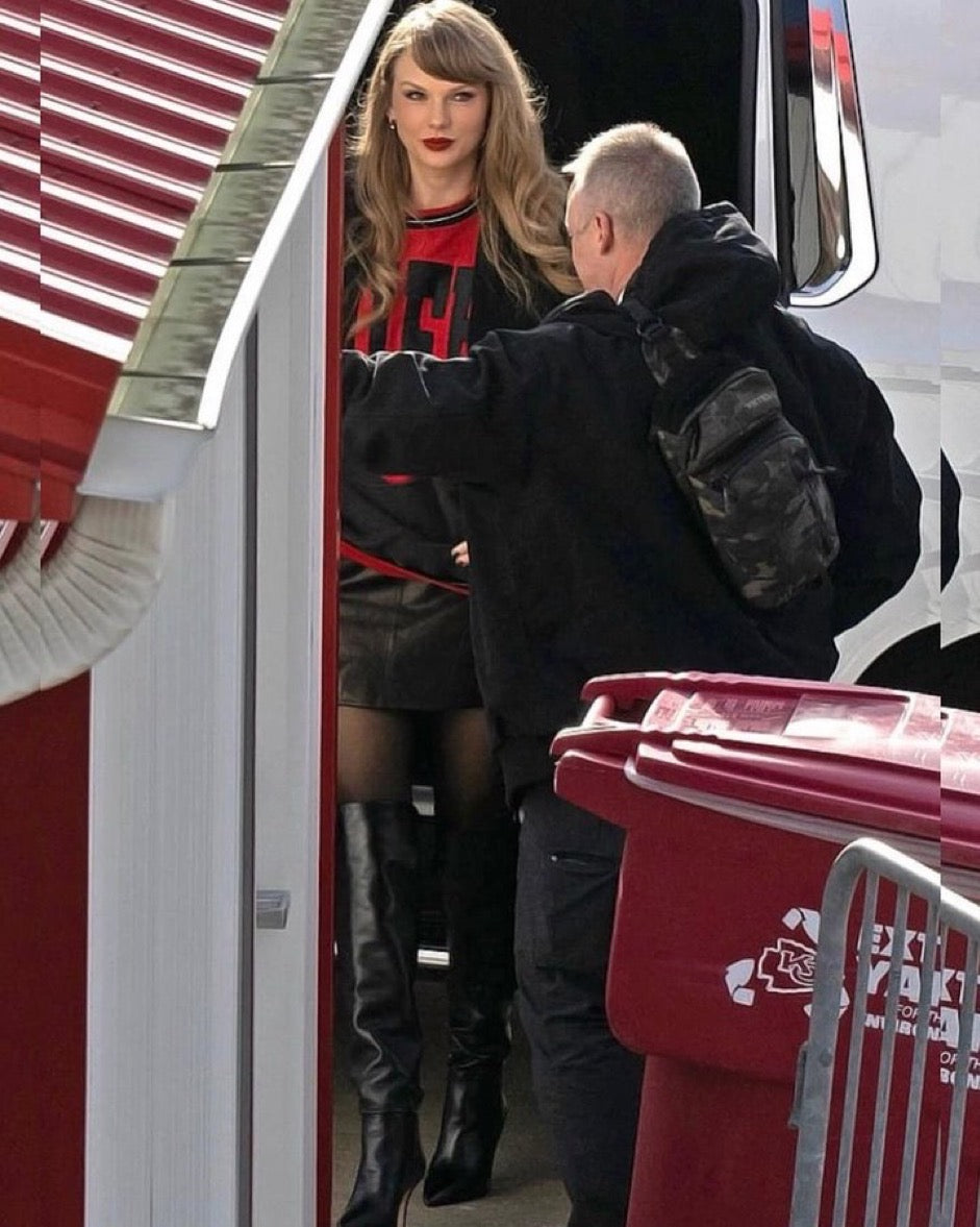 WESTSIDE STOREY VINTAGE | VINTAGE 90S LEGENDS STITCHED SPELLOUT KC CHIEFS TAYLOR SWIFT SWEATSHIRT- RED/BLACK - Westside Storey