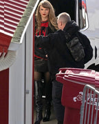 WESTSIDE STOREY VINTAGE | VINTAGE 90S LEGENDS STITCHED SPELLOUT KC CHIEFS TAYLOR SWIFT SWEATSHIRT- RED/BLACK - Westside Storey