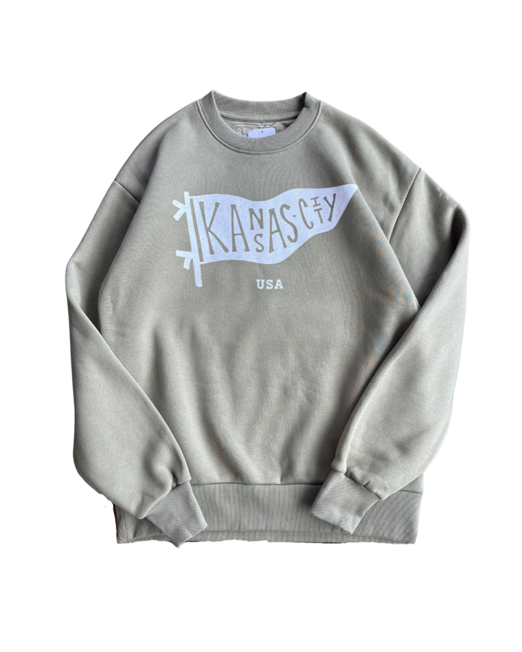 BELLBOY | KC PENNANT SWEATSHIRT - OLIVE