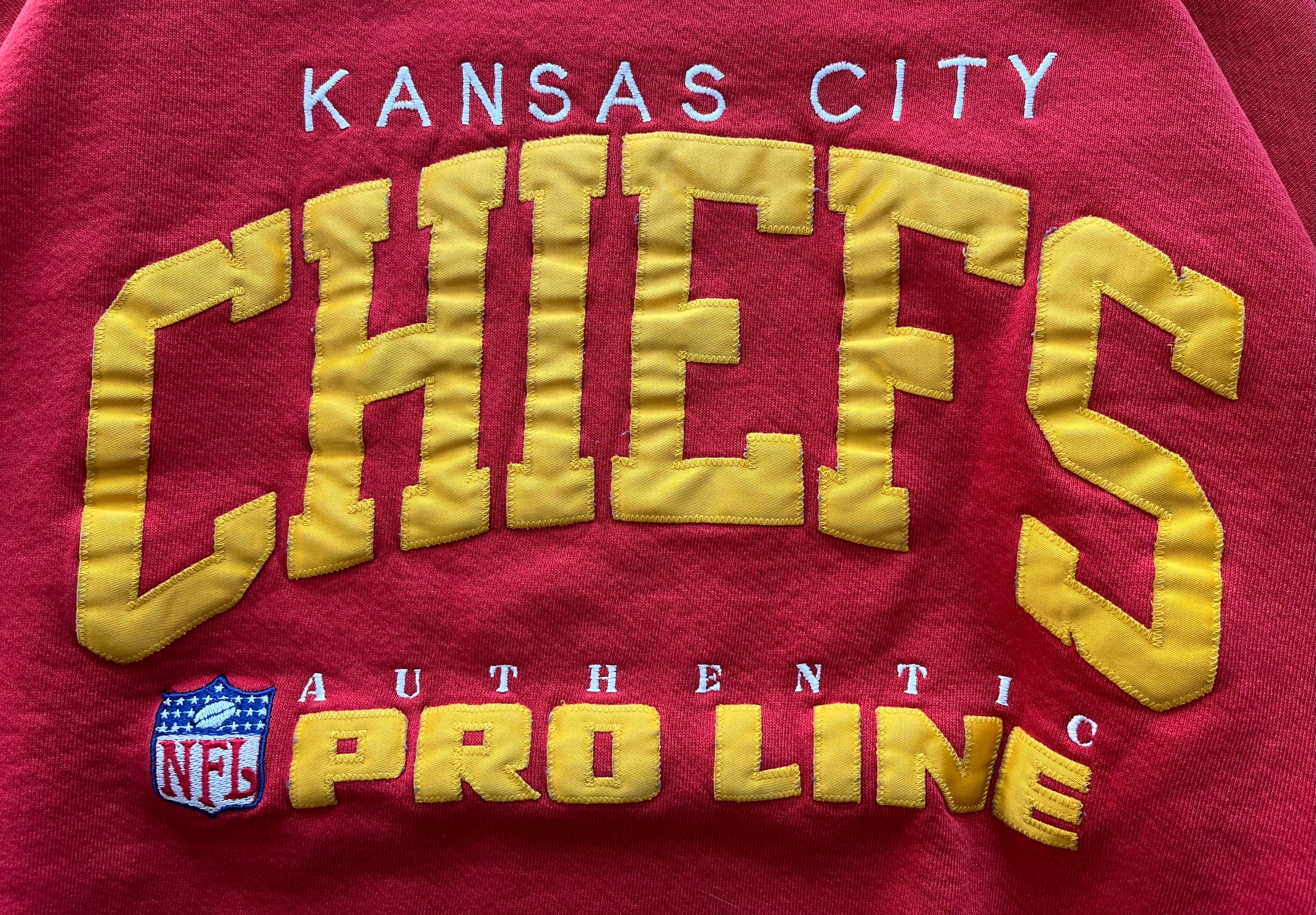 WESTSIDE STOREY VINTAGE | VINTAGE 90S RUSSELL STITCHED KC CHIEFS SWEATSHIRT - RED - Westside Storey