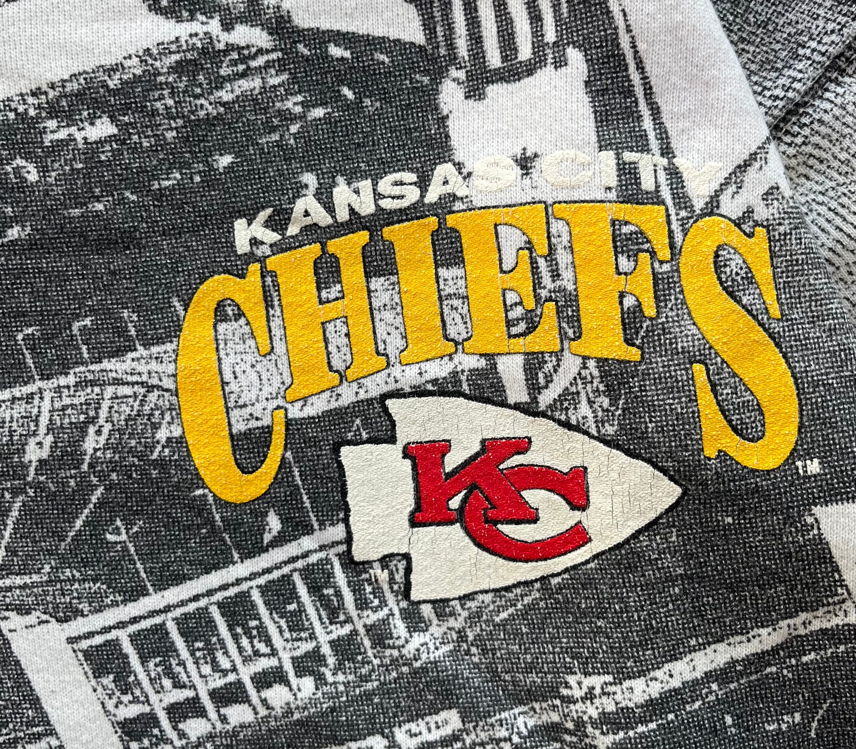 WESTSIDE STOREY VINTAGE | VINTAGE 90S ALL OVER PRINT KC CHIEFS SWEATSHIRT - WHITE/BLACK - Westside Storey