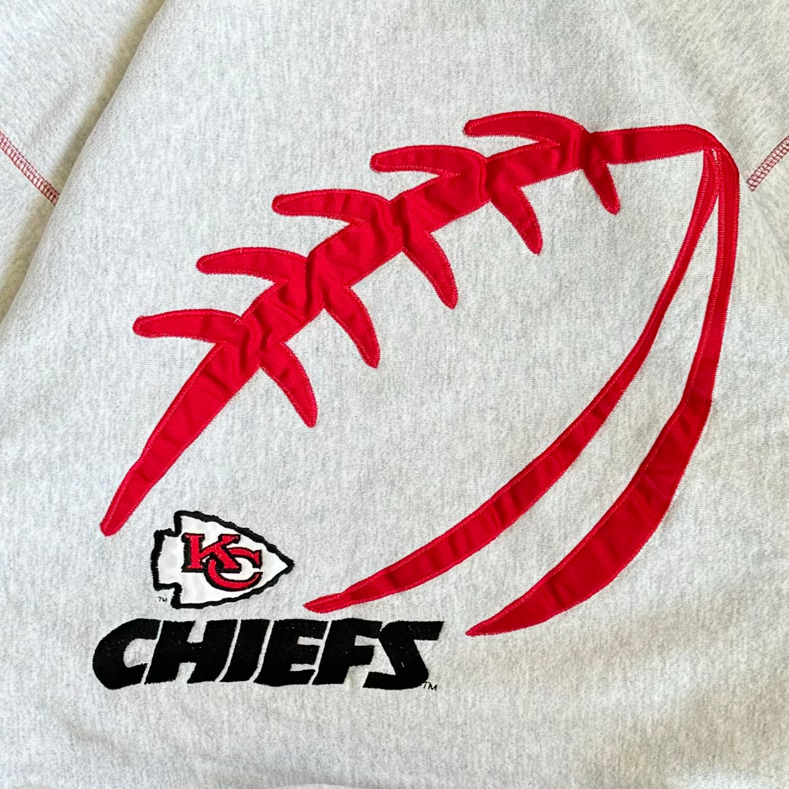 WESTSIDE STOREY VINTAGE | VINTAGE 90'S LEGENDS KC CHIEFS DETAILED SWEATSHIRT - GRAY - Westside Storey