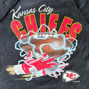 WESTSIDE STOREY VINTAGE | VINTAGE 90'KC CHIEFS LIGHTNING BOLTS T-SHIRT - BLACK - Westside Storey