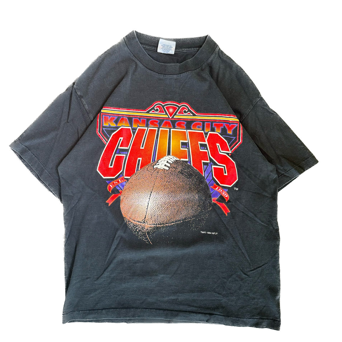 WESTSIDE STOREY VINTAGE | VINTAGE 1994 KC CHIEFS TRENCH GRAPHIC T-SHIRT - BLACK