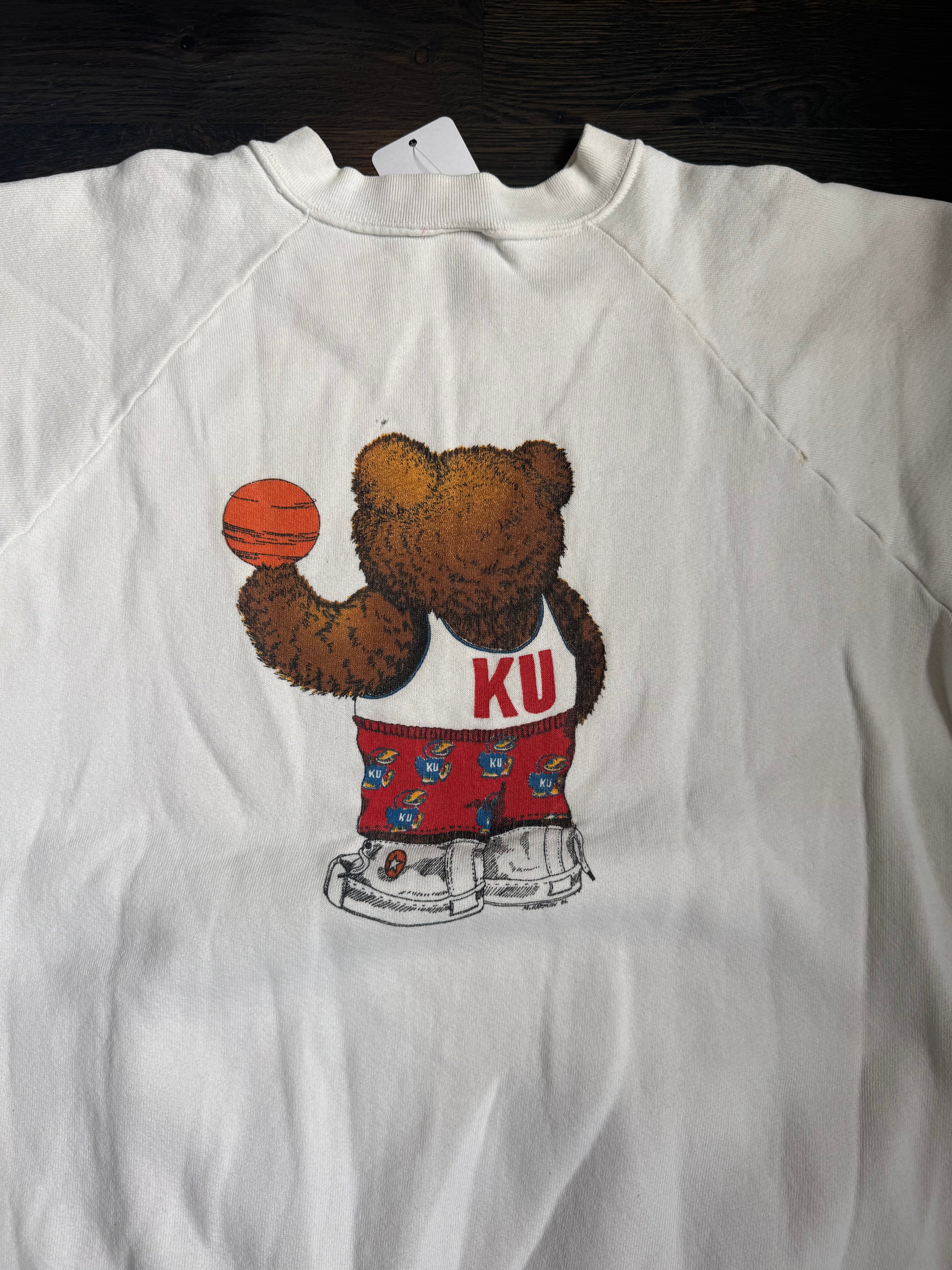 WESTSIDE STOREY VINTAGE | VINTAGE 90'S KU TEDDY BEAR BASKETBALL SWEATSHIRT - WHITE Westside Storey