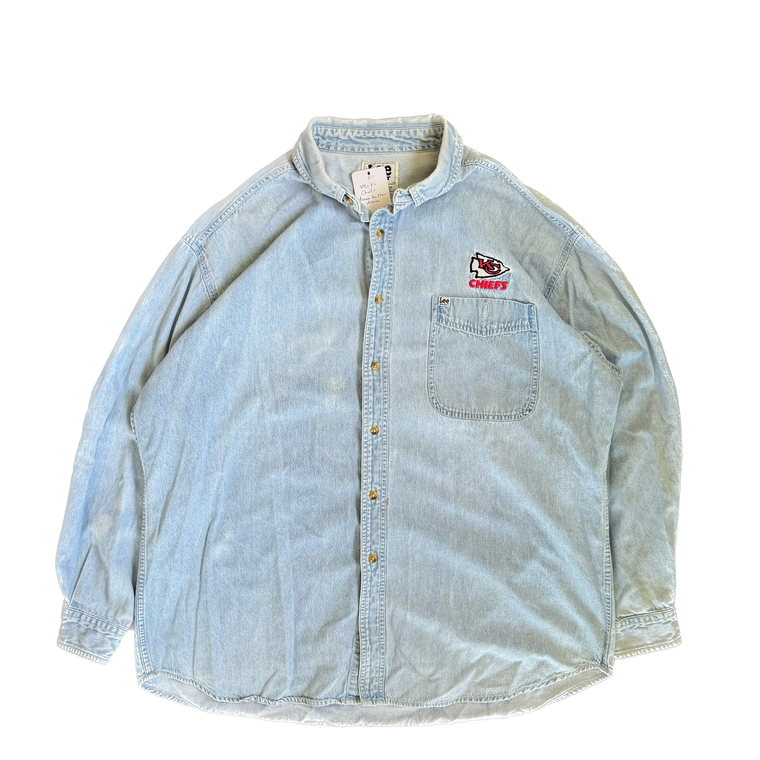 WESTSIDE STOREY VINTAGE | VINTAGE KC CHIEFS DENIM BUTTON DOWN - BLUE