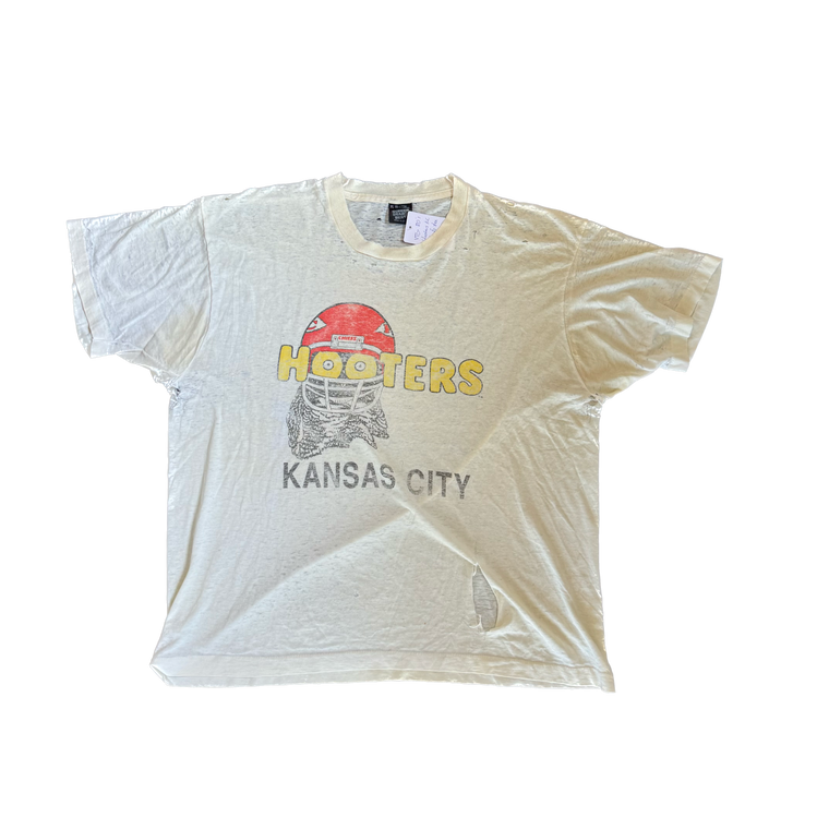 WESTSIDE STOREY VINTAGE | VINTAGE 80'S HOOTERS KC CHIEFS T-SHIRT - WHITE Westside Storey