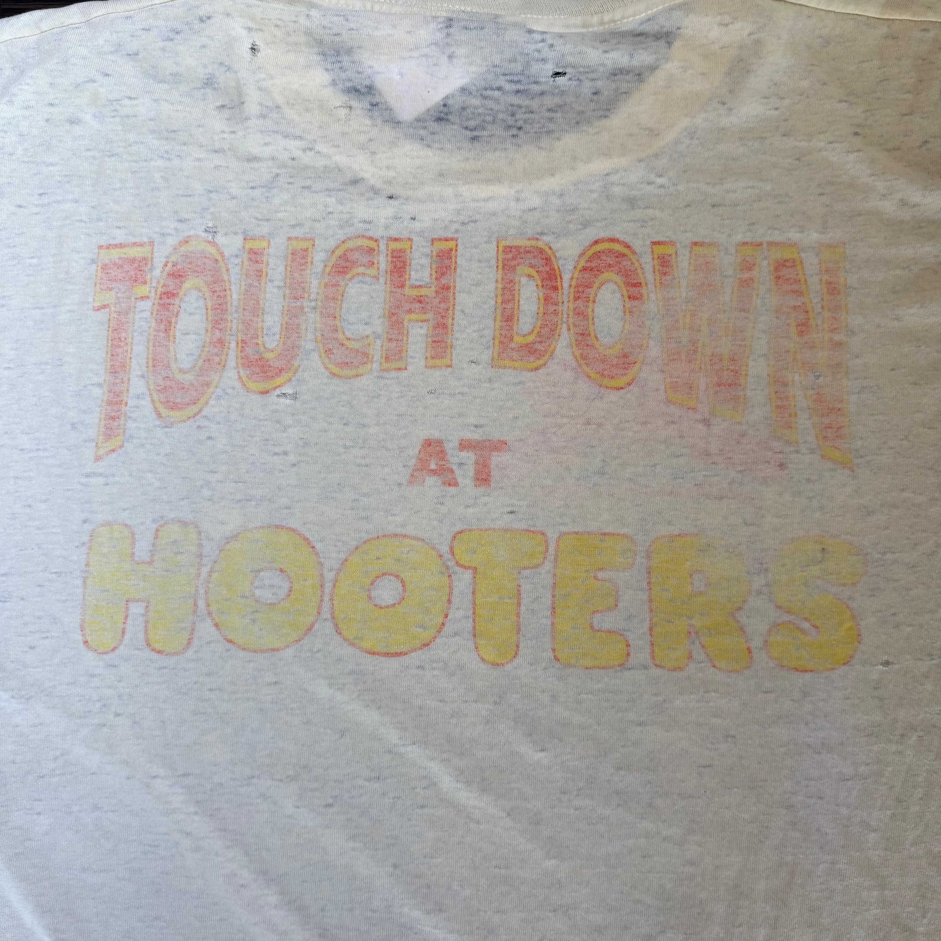 WESTSIDE STOREY VINTAGE | VINTAGE 80'S HOOTERS KC CHIEFS T-SHIRT - WHITE Westside Storey