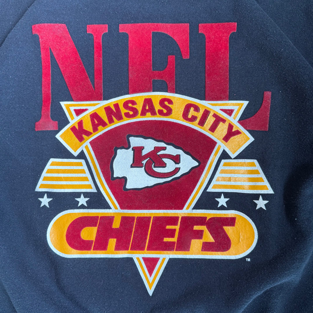 WESTSIDE STOREY VINTAGE | VINTAGE 90'S KC CHIEFS NFL FELT PATCH SWEATSHIRT - L Westside Storey