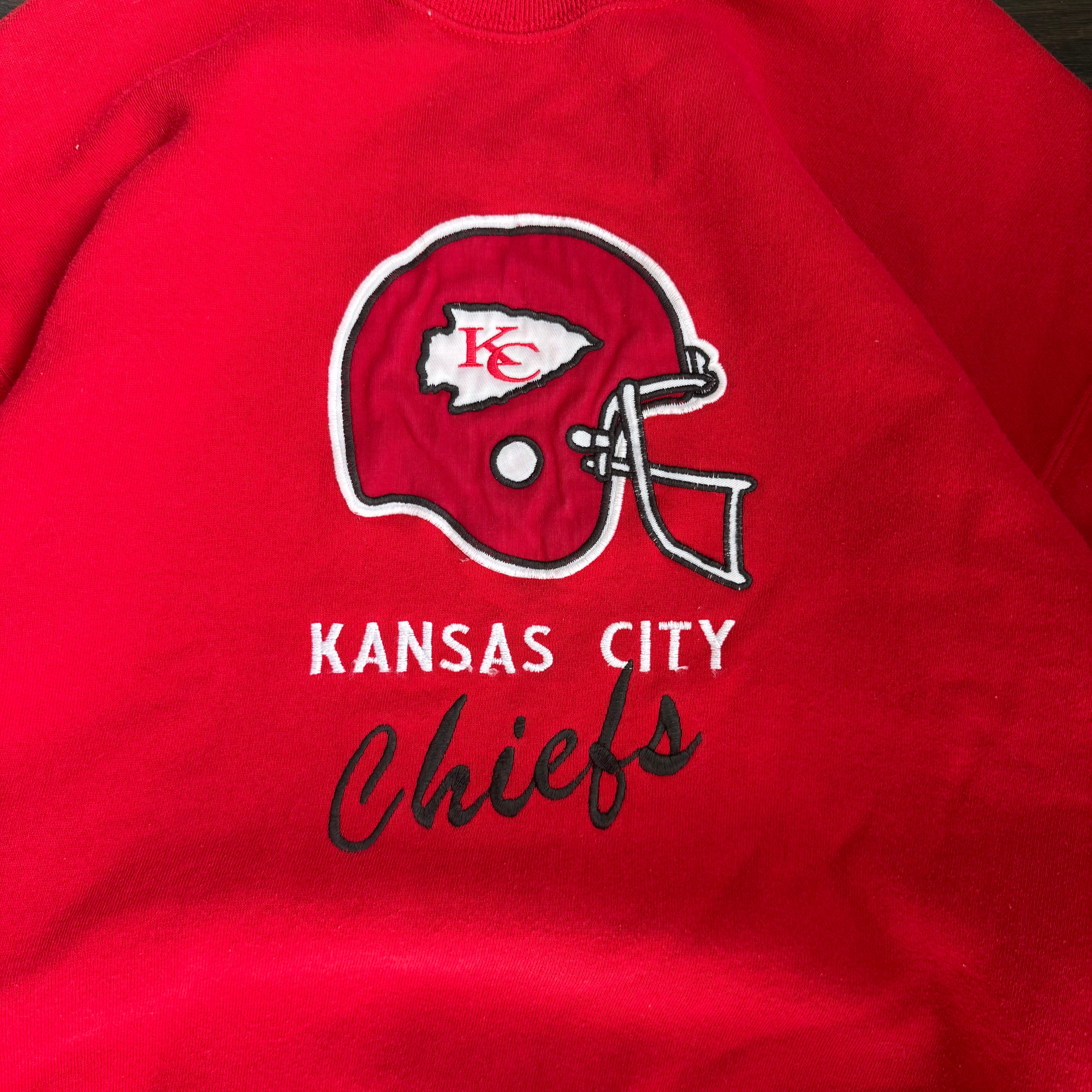 WESTSIDE STOREY VINTAGE | VINTAGE 90'S KC CHIEFS HELMET PATCH SWEATSHIRT - RED Westside Storey