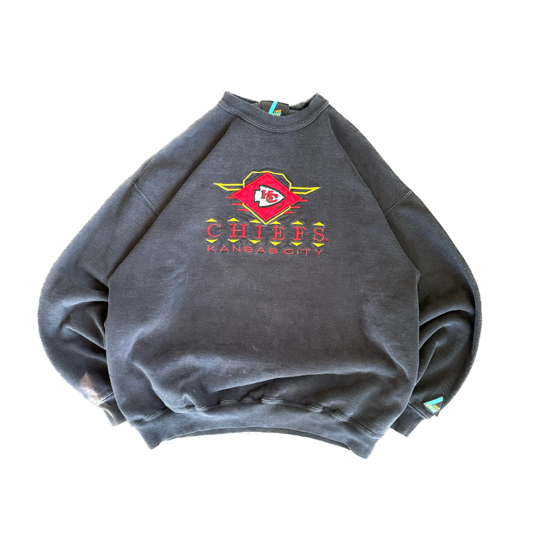 WESTSIDE STOREY VINTAGE | VINTAGE 90'S KC CHIEFS LOGOATHLETIC HEAVY EMBROIDERED SWEATSHIRT *SMALL SPOTS- BLACK