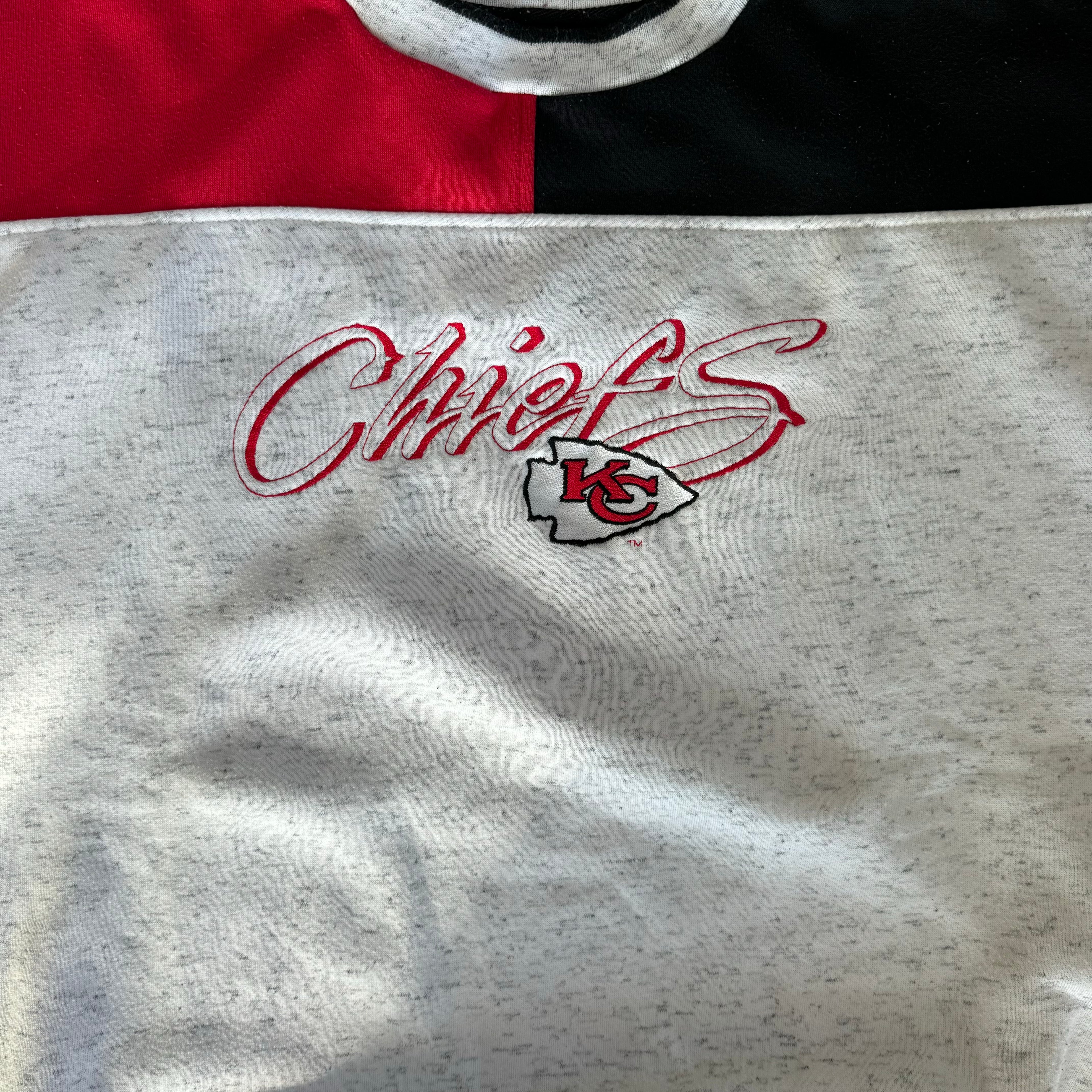 WESTSIDE STOREY VINTAGE | VINTAGE 90'S KC CHIEFS ANTIGUA COLOR BLOCK SWEATSHIRT - GRAY - Westside Storey
