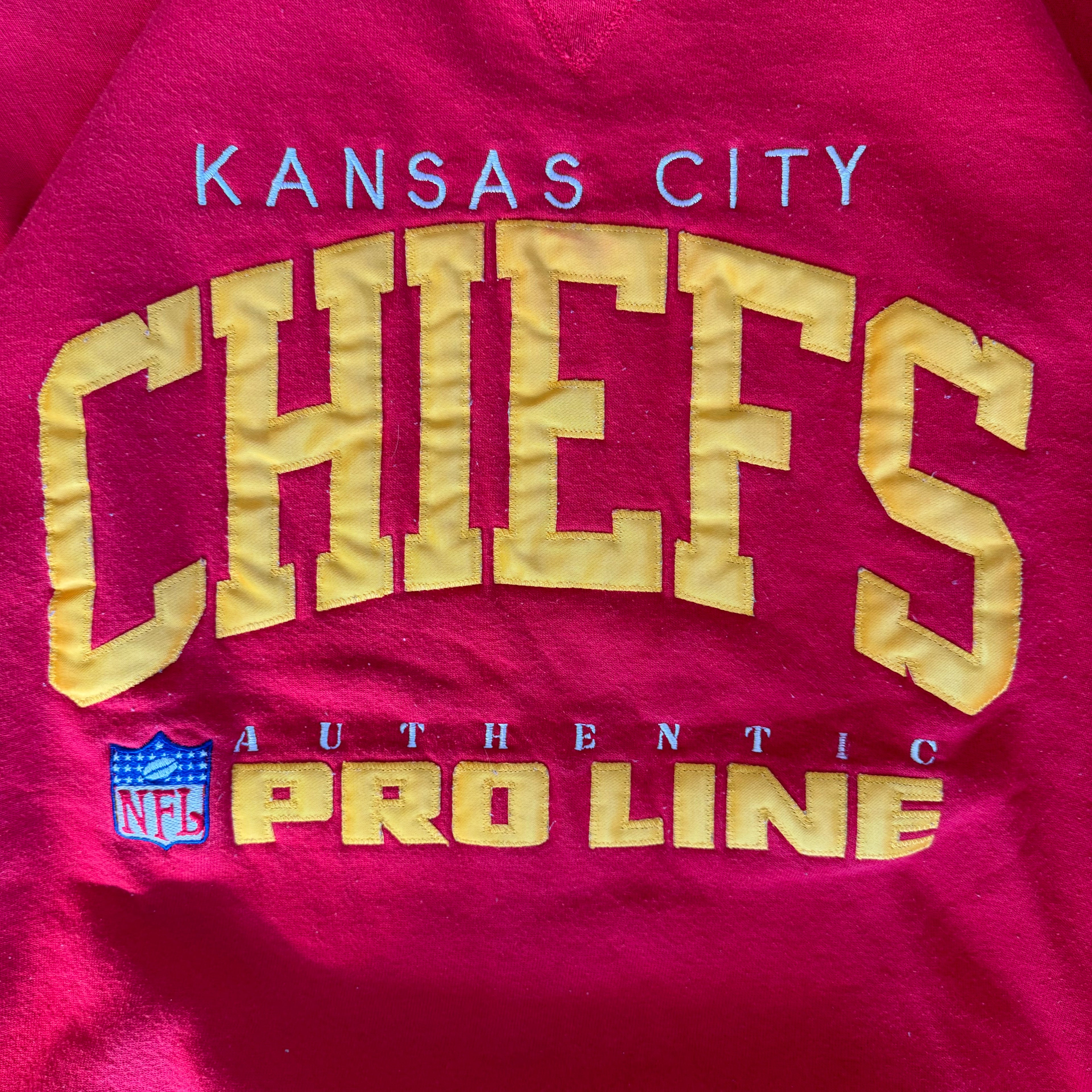 WESTSIDE STOREY VINTAGE | VINTAGE 90'S KC CHIEFS RUSSELL STITCHED SWEATSHIRT - RED - Westside Storey