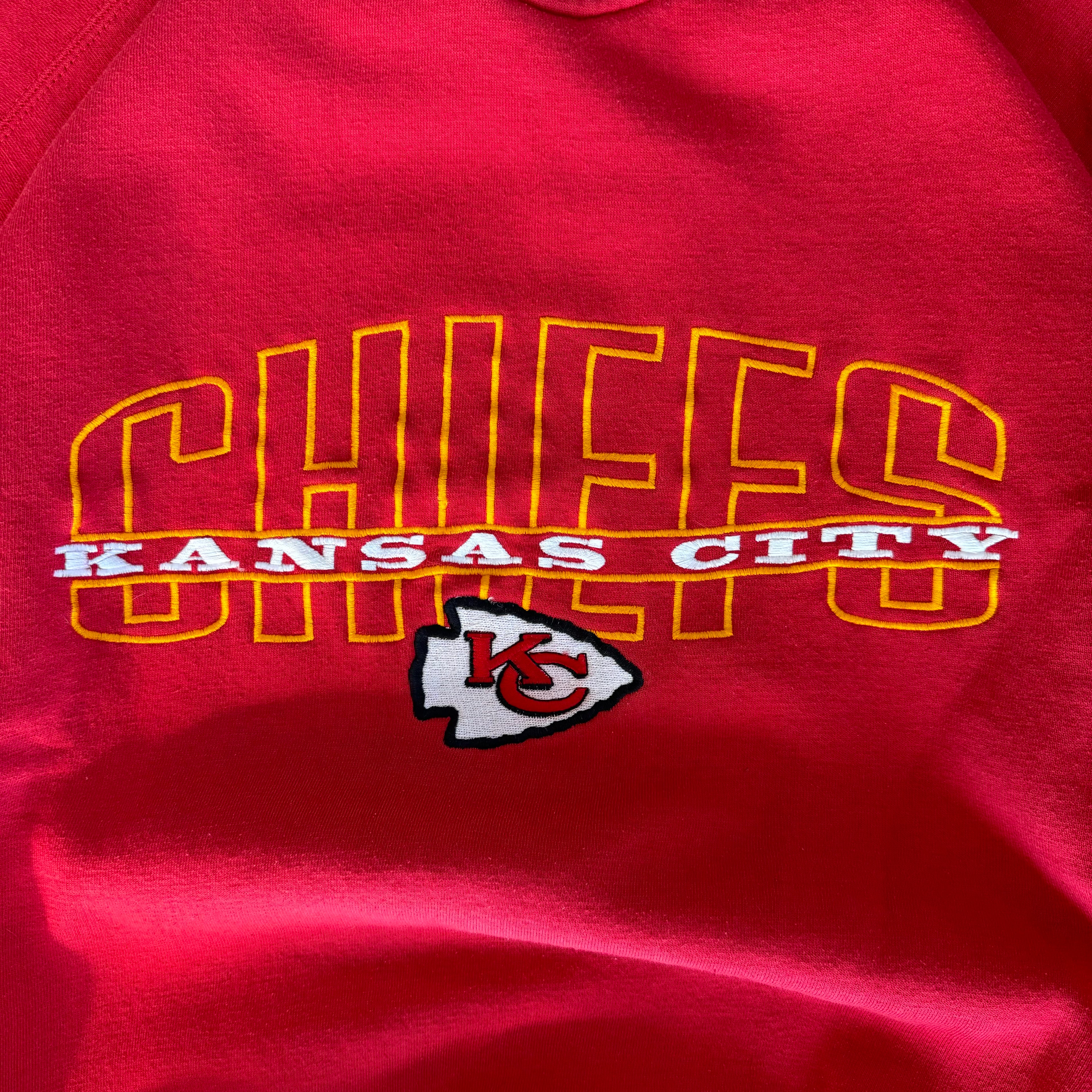 WESTSIDE STOREY VINTAGE | VINTAGE 90'S KC CHIEFS STARTER EMBROIDERED SWEATSHIRT - RED - Westside Storey