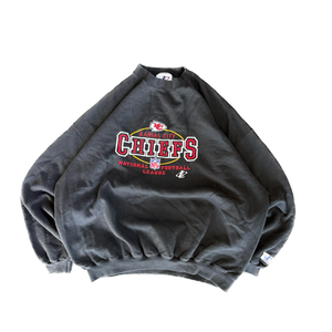 WESTSIDE STOREY VINTAGE | VINTAGE 90'S KC CHIEFS LOGO ATHLETIC EMBROIDERED SWEATSHIRT - BLACK - Westside Storey