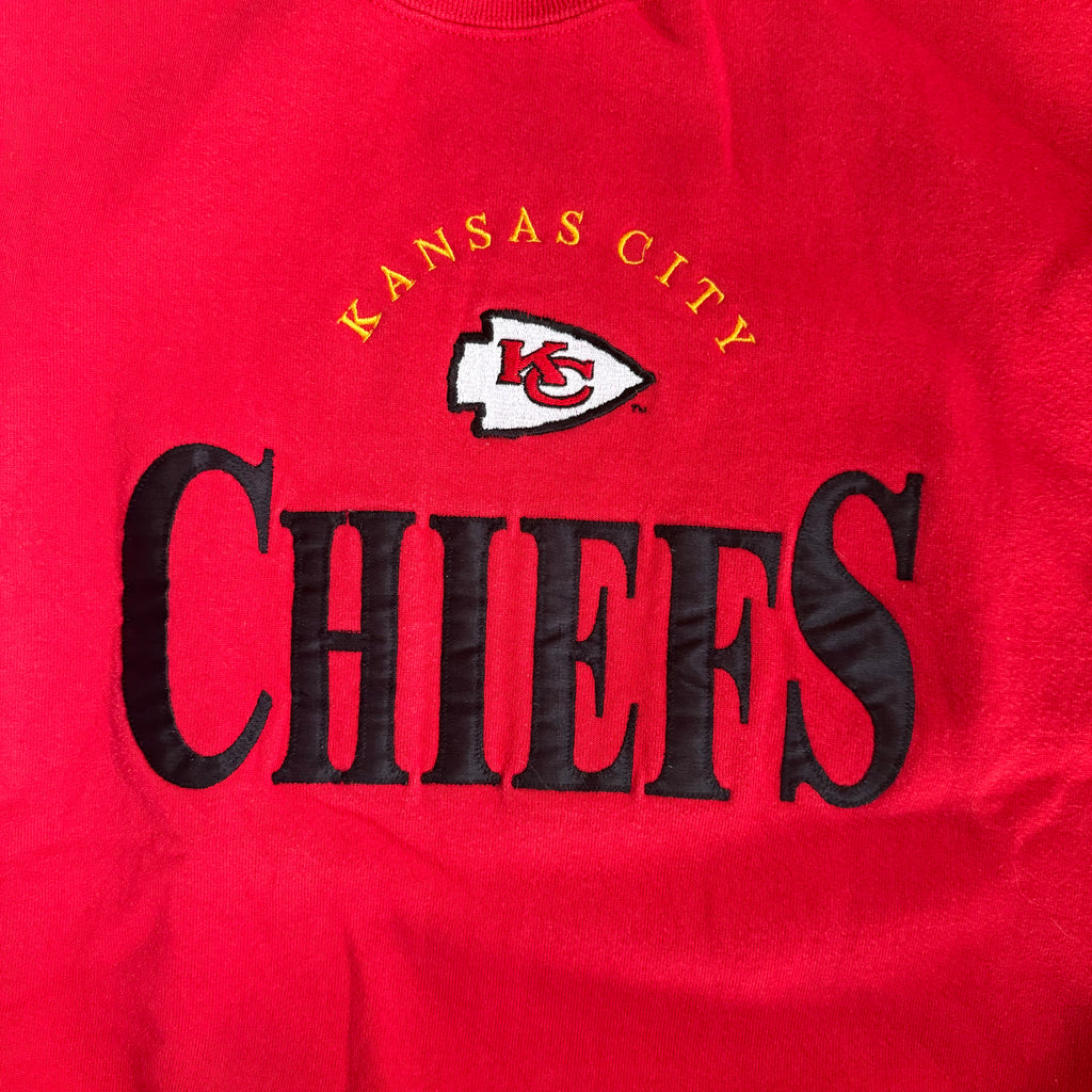 WESTSIDE STOREY VINTAGE | VINTAGE 90'S KC CHIEFS CHALK LINE STITCHED SWEATSHIRT - RED - Westside Storey