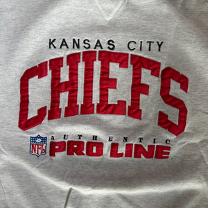 WESTSIDE STOREY VINTAGE | VINTAGE 90'S KC CHIEFS RUSSELL STITCHED SWEATSHIRT - GRAY - Westside Storey