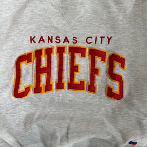 WESTSIDE STOREY VINTAGE | VINTAGE 90'S KC CHIEFS RUSSELL PATCH SWEATSHIRT PETITE - GRAY - Westside Storey