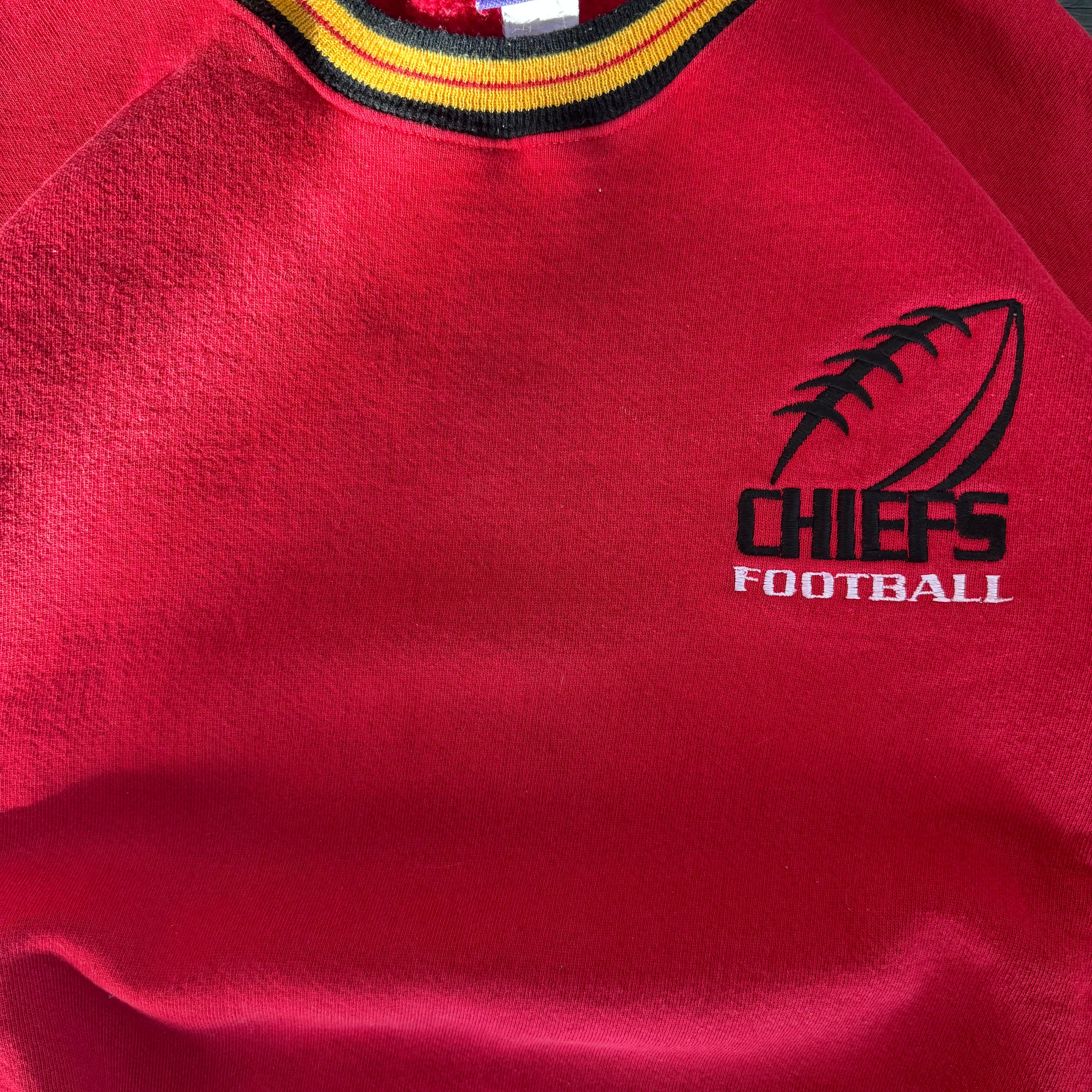 WESTSIDE STOREY VINTAGE | VINTAGE 90'S KC CHIEFS LEGENDS NFL FITNESS SWEATSHIRT - RED - Westside Storey