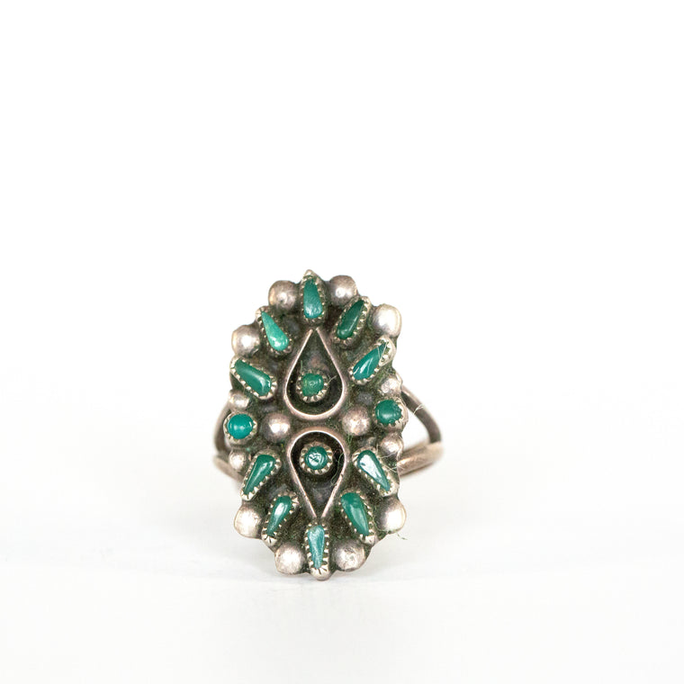 VINTAGE JEWELRY | STERLING JADE NEEDLEPOINT RING (SIZE 5.5)