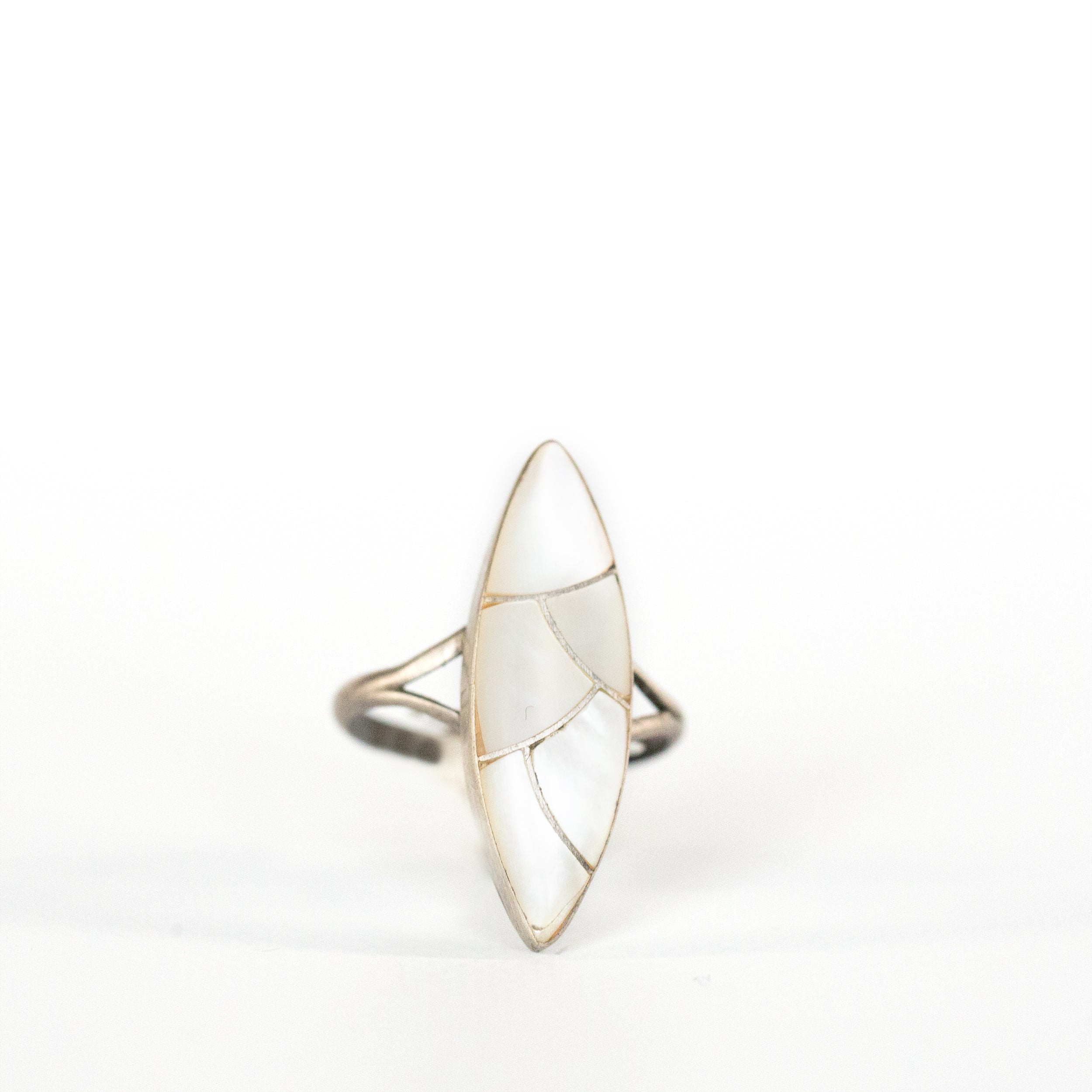 VINTAGE JEWELRY | ZUNI STERLING WHITE STONE RING (SIZE 4.75) - Westside Storey