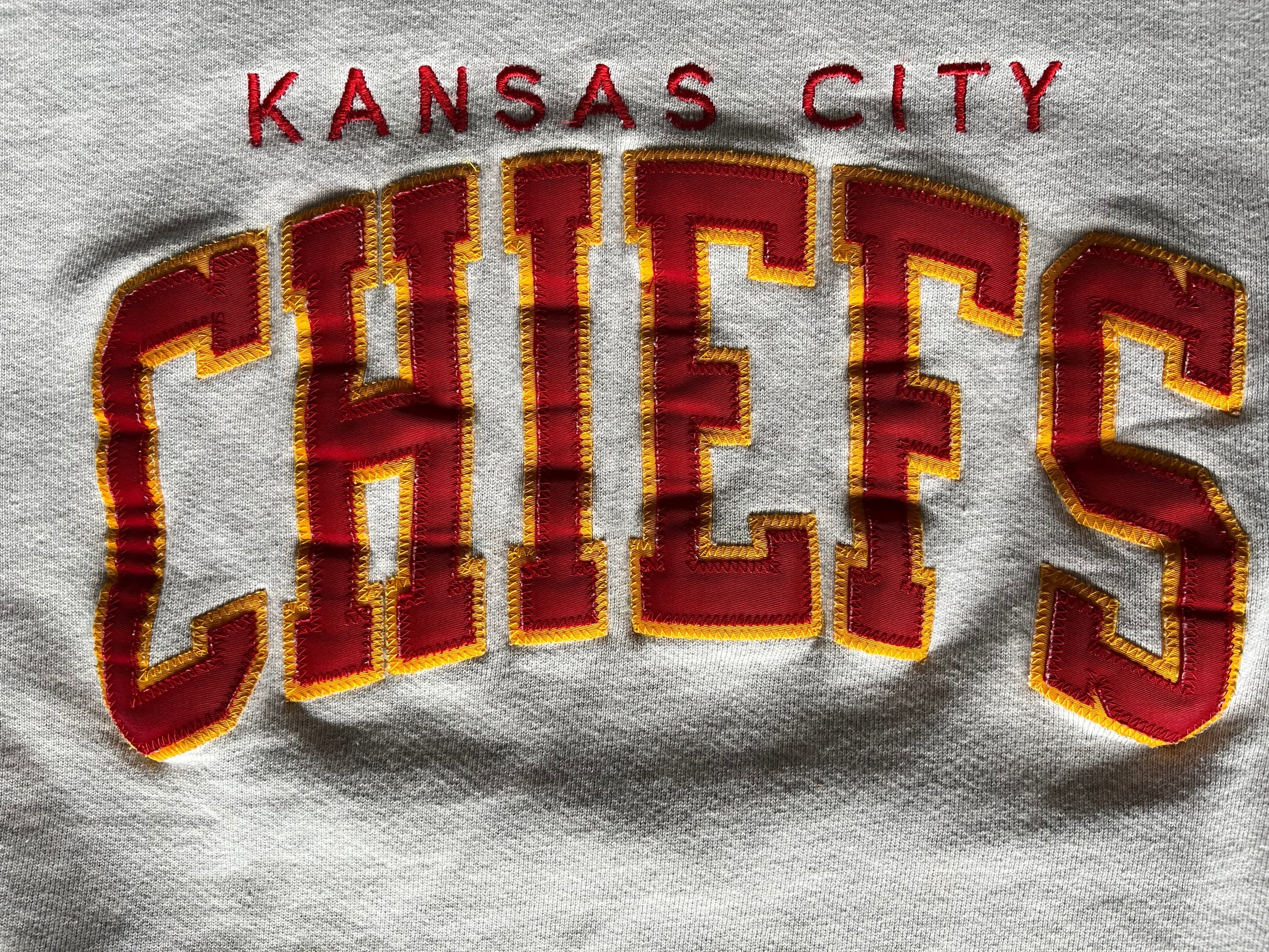 WESTSIDE STOREY VINTAGE | VINTAGE 90S CHIEFS RUSSELL STITCHED SWEATSHIRT - Westside Storey