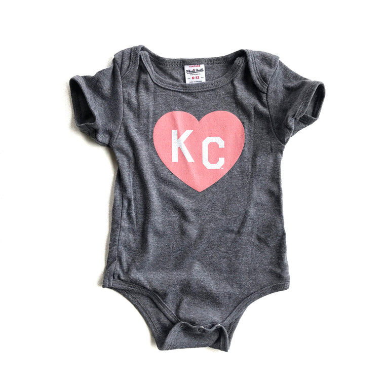 CHARLIE HUSTLE | KIDS KC HEART ONESIE - BABY PINK